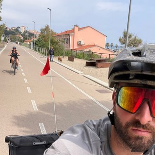 Pedalata in famiglia tra mare e gallerie: Sosso ha provato il nuovo tratto di ciclabile ligure