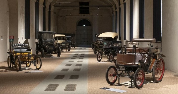 La Palazzina di Stupinigi ricorda Margherita di Savoia, tra cavalli e motori