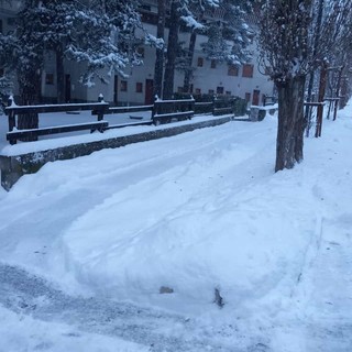 Neve in paese a Bardonecchia, le webcam mostrano imbiancate anche le piste ad alta quota di Oulx e Banchette