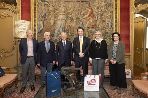 Il presidente del Consiglio regionale Davide Nicco e i vertici della Raspini Salumi Il presidente del Consiglio regionale Davide Nicco e i vertici della Raspini Salumi