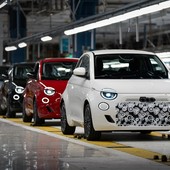 Assemblati i primi esemplari della 500 ibrida a Mirafiori