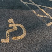 Quattro nuovi stalli riservati: a Villar Perosa cresce il numero di parcheggi per disabili Quattro nuovi stalli riservati: a Villar Perosa cresce il numero di parcheggi per disabili