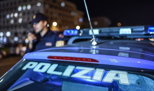 Molesta passeggeri, poi minaccia l’autista con taglierino: panico sulla Torino-Pinerolo