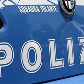 Ruba telefono e occhiali dal sole da un'auto a Nichelino: in manette un quarantenne