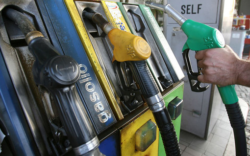 Tra guerra e rincari estivi, rischio stangata sulle vacanze dei torinesi: benzina boom