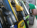 Tra guerra e rincari estivi, rischio stangata sulle vacanze dei torinesi: benzina boom