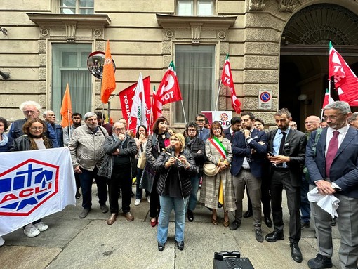 protesta di fronte a Palazzo lascaris
