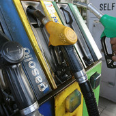 Tra guerra e rincari estivi, rischio stangata sulle vacanze dei torinesi: benzina boom