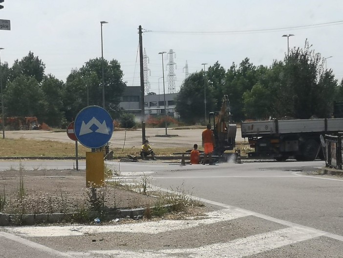 Ordinanza caldo, il problema per i sindacati è che nessuno controlla: “Non si può scegliere tra morire di caldo o di fame”