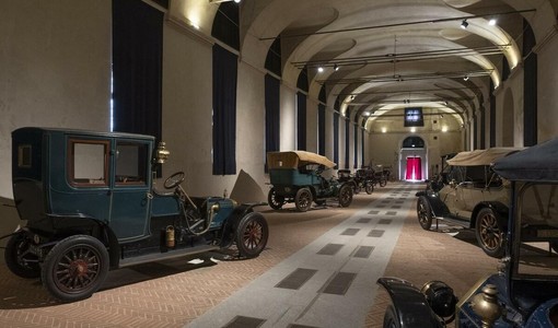 Una immagine delle auto d'epoca in mostra a Stupinigi