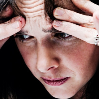 Stress mentale e mal di testa: come interagiscono