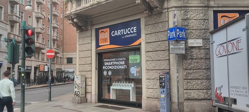 Nuovo furto in centro: spaccata al negozio di cartucce a due passi da Piazza San Carlo
