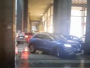 Pioggia, grandine, fulmini e tuoni. Il maltempo si riaffaccia sul Piemonte. Le auto cercano riparo sotto i portici [VIDEO]