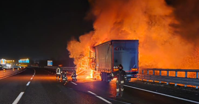 Brucia un tir in tangenziale