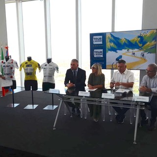 Tour de l'Avenir 2024, Torino a caccia del nuovo Pogacar sulle strade sterrate del colle delle Finestre. &quot;Aspettiamo il Tour dei grandi&quot;