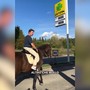 Caro carburanti? Nardella sceglie il cavallo: "Altro che bollo auto"