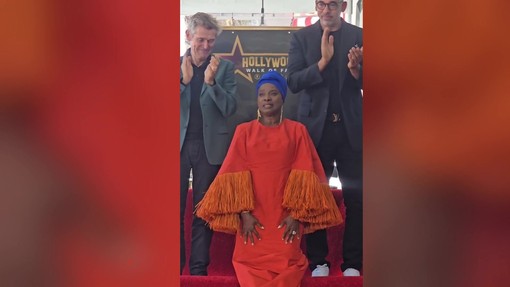 Angelique Kidjo nella storia, è la prima cantante africana a ricevere una stella a Hollywood Angelique Kidjo nella storia, è la prima cantante africana a ricevere una stella a Hollywood