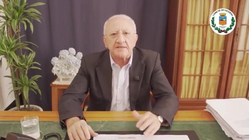 Lo sfogo di Vincenzo De Luca contro chi abbandona i rifiuti: "C'è sempre qualche imbecille" Lo sfogo di Vincenzo De Luca contro chi abbandona i rifiuti: "C'è sempre qualche imbecille"