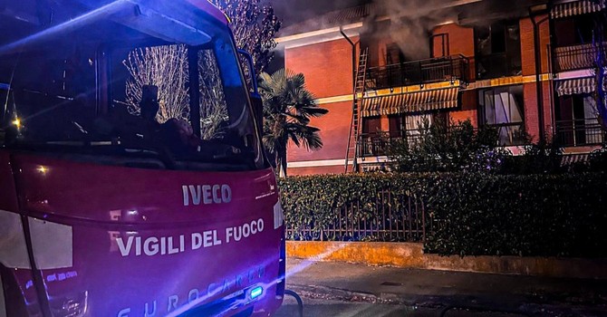 Incendio in un edificio residenziale di Rivalta: muore una ragazza di 28 anni