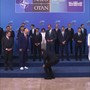 Trump 'boccia' le sneaker di Rama al vertice Nato