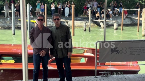 Gli Oasis sono a Venezia 83, l'arrivo a sorpresa dei fratelli Gallagher Gli Oasis sono a Venezia 83, l'arrivo a sorpresa dei fratelli Gallagher