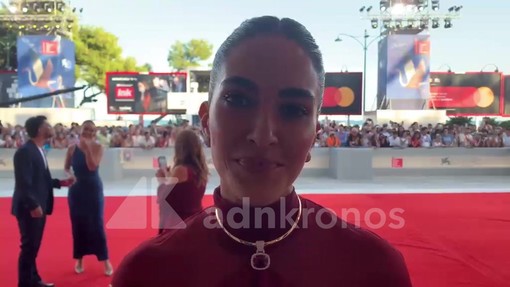 Rocío Muñoz Morales torna sul red carpet di Venezia: "Per me è un momento di grande serenità" Rocío Muñoz Morales torna sul red carpet di Venezia: "Per me è un momento di grande serenità"