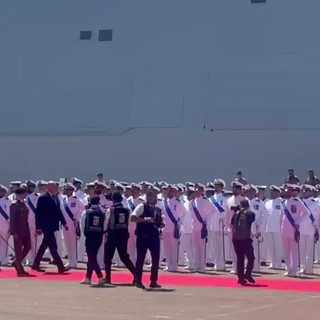 Il ministro Crosetto a Palermo passa in rassegna i militari della Marina Il ministro Crosetto a Palermo passa in rassegna i militari della Marina