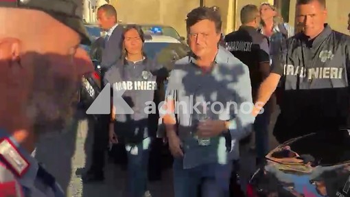 Caso Ranucci, Lavitola lascia caserma carabinieri e viene condotto in carcere Caso Ranucci, Lavitola lascia caserma carabinieri e viene condotto in carcere