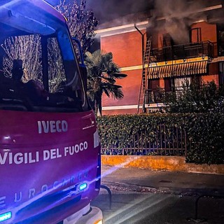 Incendio in un edificio residenziale di Rivalta: muore una ragazza di 28 anni
