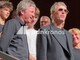 Venezia 83, trionfo per il doc sugli Oasis. E Liam Gallagher scherza con una fan con t-shirt dei Blur Venezia 83, trionfo per il doc sugli Oasis. E Liam Gallagher scherza con una fan con t-shirt dei Blur