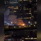 Usa, fiamme sul ponte di Brooklyn durante i fuochi d'artificio del 4 luglio Usa, fiamme sul ponte di Brooklyn durante i fuochi d'artificio del 4 luglio