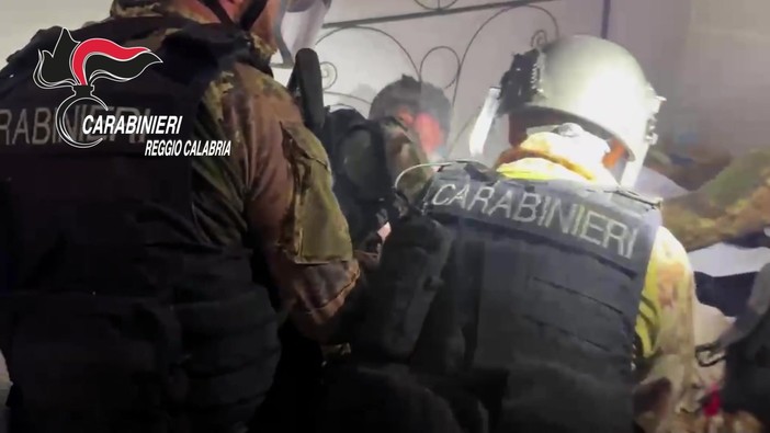 'Ndrangheta, latitante si nascondeva in un villaggio turistico - Il video della cattura