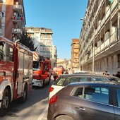 Nichelino, attimi di paura per un incendio in un appartamento di via Pinerolo