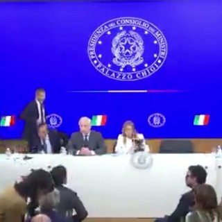 Meloni e lo scontro con la giornalista: "Credo nello Stato di diritto, lei?"