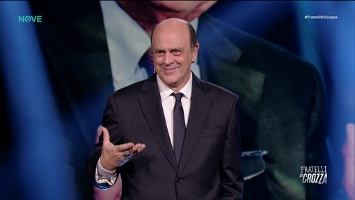Crozza diventa Bersani, l'appello a Schlein-Conte e la stoccata a Renzi Crozza diventa Bersani, l'appello a Schlein-Conte e la stoccata a Renzi