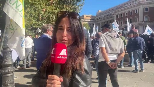 Caro carburante, a Roma protesta di taxi e Ncc sotto il ministero dei Trasportinews Caro carburante, a Roma protesta di taxi e Ncc sotto il ministero dei Trasportinews