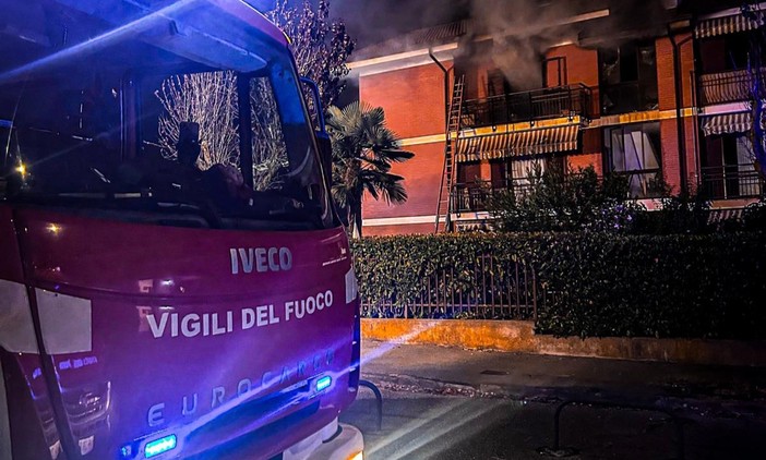 Incendio in un edificio residenziale di Rivalta: muore una ragazza di 28 anni