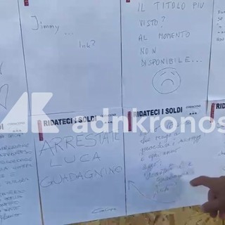 A Venezia 83 torna l'iniziativa umoristica di Gianni Ippoliti: sul muro proteste e richieste del pubblico