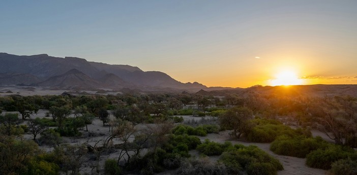 Tra Cultura e Natura: I Popoli e i Paesaggi Che Rendono Unici i Viaggi in Namibia Tra Cultura e Natura: I Popoli e i Paesaggi Che Rendono Unici i Viaggi in Namibia