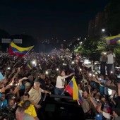 Machado torna in Venezuela dopo un anno di esilio, ad accoglierla una folla oceanica Machado torna in Venezuela dopo un anno di esilio, ad accoglierla una folla oceanica