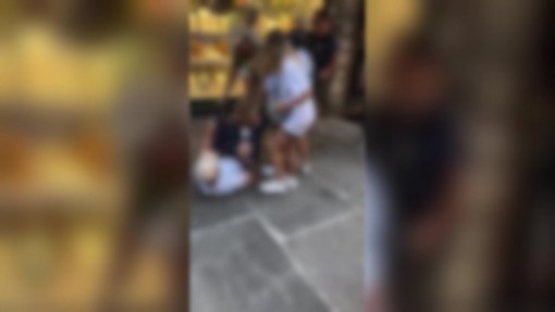 Turista reagisce a tentativo di furto a Venezia e scatta la rissa Turista reagisce a tentativo di furto a Venezia e scatta la rissa