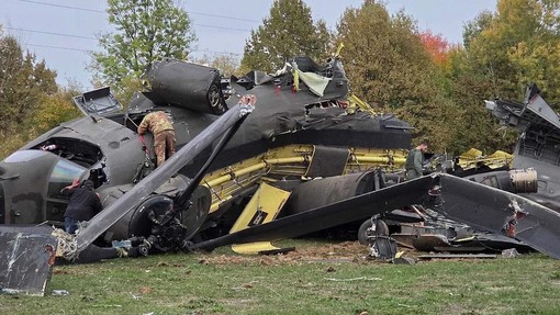 Elicottero militare italiano della missione Eufor precipita in Bosnia, il video dell'incidente Elicottero militare italiano della missione Eufor precipita in Bosnia, il video dell'incidente