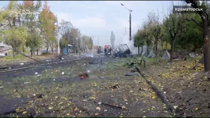 Ucraina, Russia fa strage a Kramatorsk. Zelensky: "Risponderemo" Ucraina, Russia fa strage a Kramatorsk. Zelensky: "Risponderemo"