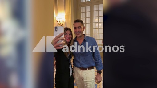 A Cernobbio è il Vannacci day tra foto e strette di mano. Gli organizzatori: "Siamo tra amici"
