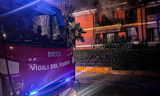 Incendio in un edificio residenziale di Rivalta: muore una ragazza di 28 anni