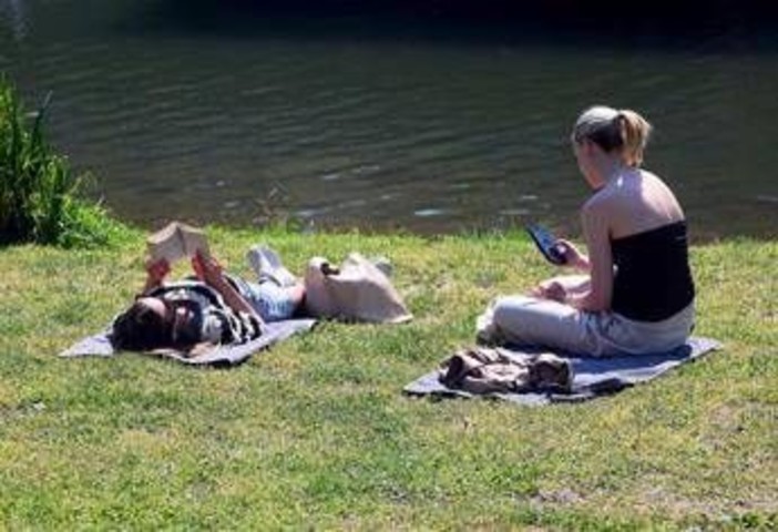Caldo allenta la morsa sull'Italia, oggi solo una città da bollino arancione