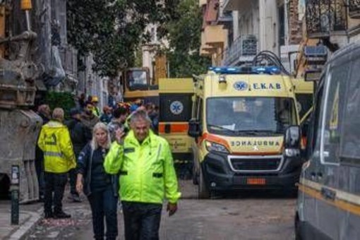 Esplosione e crollo di un palazzo ad Atene, sale a sei il bilancio delle vittime: morta una famiglia di turisti americani Esplosione e crollo di un palazzo ad Atene, sale a sei il bilancio delle vittime: morta una famiglia di turisti americani