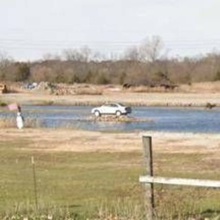 Volvo Island, l’isola bizzarra dove una Volvo S80 è parcheggiata da più di un decennio