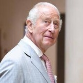 "Re Carlo è morto", la radio sbaglia annuncio e lo speaker scappa: storia di un disastro