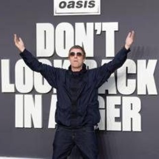 Oasis a Roma, Liam Gallagher scatenato sui social: le risposte (surreali) ai fan Oasis a Roma, Liam Gallagher scatenato sui social: le risposte (surreali) ai fan